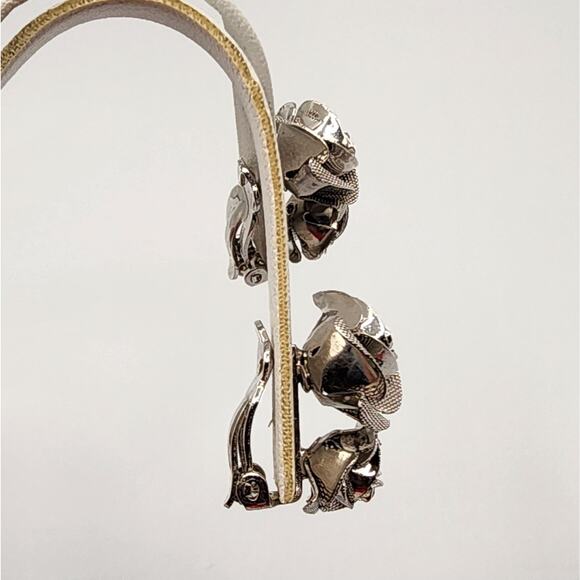 1950s Vintage Silver Mesh Rose Clip-On Earrings - Picture 5 of 8